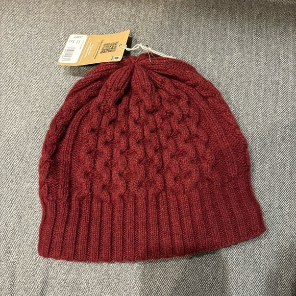 NWT Patagonia Coastal Cable Beanie Wax Red Cap One Size 28997 - Picture 3 of 6